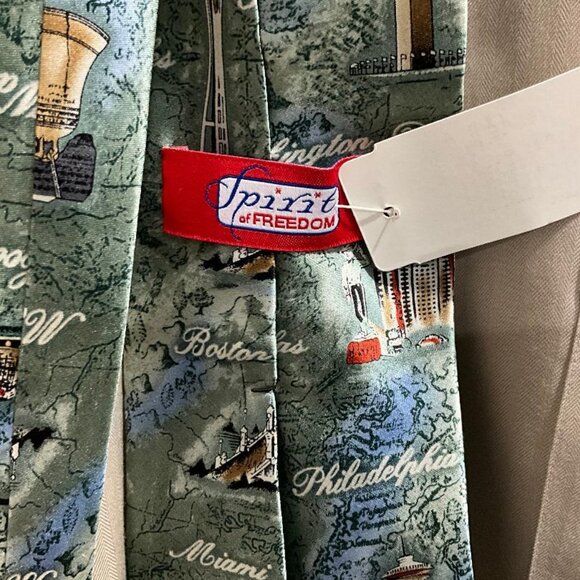 Perfect Tie for travel-fan guy with cities & landmarks design NWT 100% silk tie - Picture 7 of 8